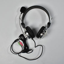 Wired on-ear headphones with mic