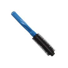 Round brush for smoothing and volumizing hair